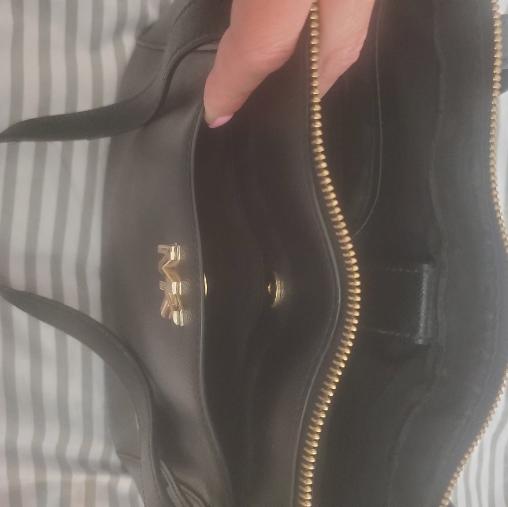 Michael Kors Large Black Bag - Picture 6 of 9